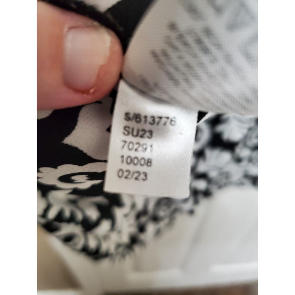 Ann Taylor Button-Front Top Women’s M | Black & White Floral Print Blouse - Picture 4 of 5